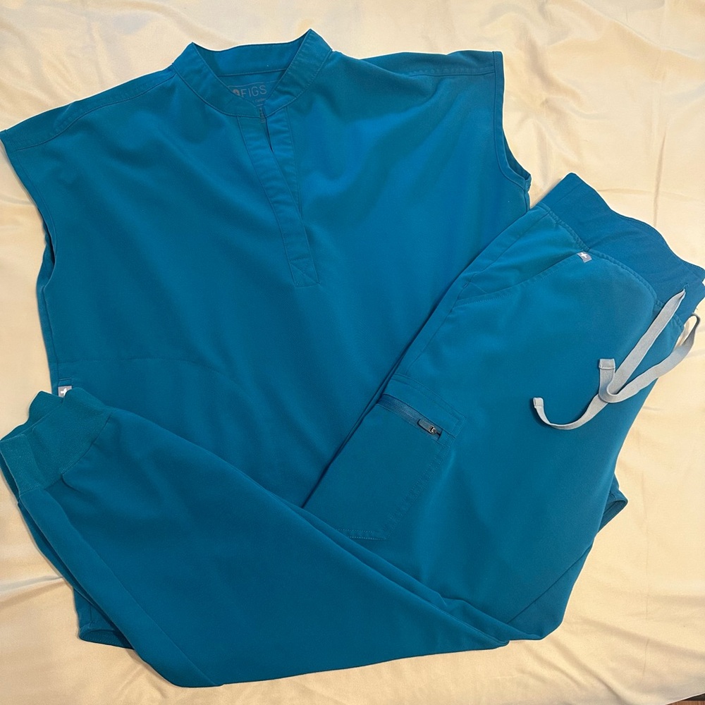 Figs Pacific Blue scrub set size XS top/Medium joggers